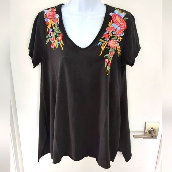 NWT Caite Jovi TEE black colorful floral embroidered boho oversized shirt size S - Picture 1 of 8